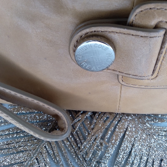 Kenneth Cole Reaction tan wristlet clutch - Picture 4 of 6